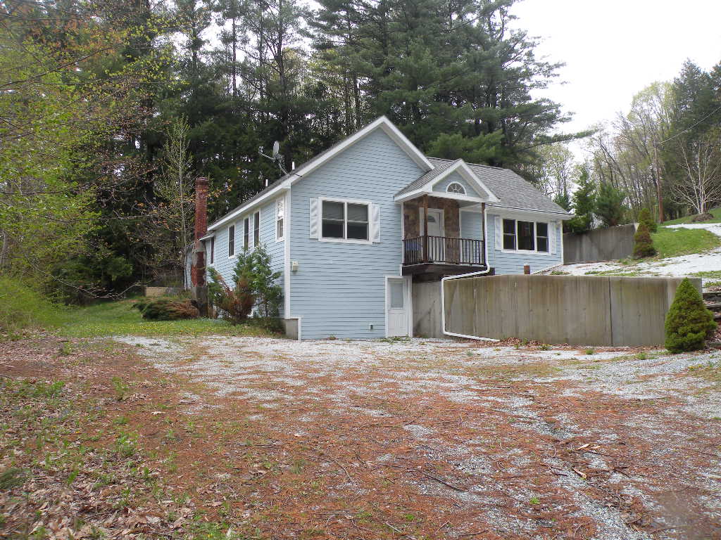 Canaan Lakefront Home Queechy Lake 12029 Barns & Farms Realty, LLC