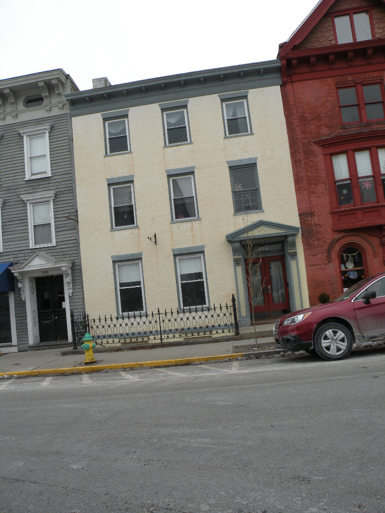 Hudson Multifamily Apts. Storefront 2 1BR, 2BR, 3BR 12534 Barns