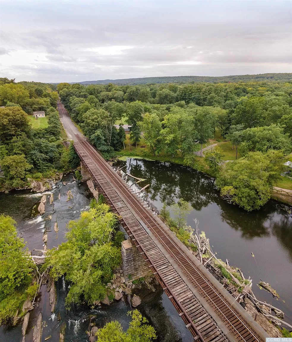 Saugerties Esopus Creek Cabins 11 Cabins 4 Acres 12477